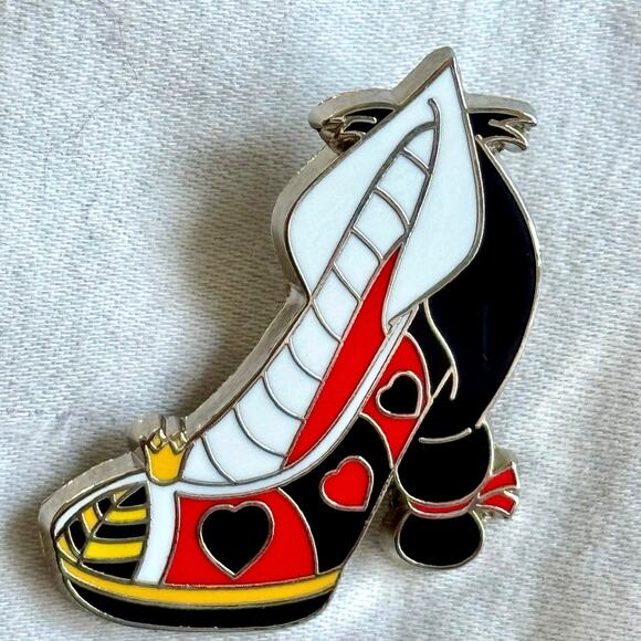 Disney Queen of Hearts Alice in Wonderland Shoe Trading Pin - Picture 4 of 7